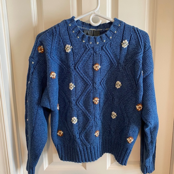 Liz Wear Sweater - Picture 2 of 6